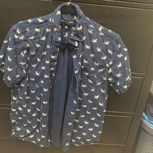Shouthouse button up
